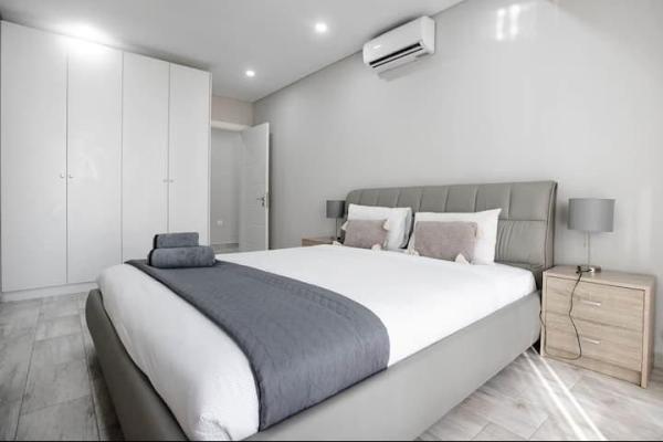 Vende-se flat T2 com piscina e ginasio - POLANA