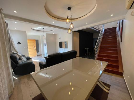 Vende-se Moradia Duplex T3+1 no Bairro Triunfo_Proxima ao Joss Village
