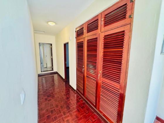 Vende-se moradia T4 com piscina e anexo - SOMMERSCHIELD