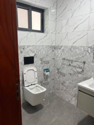 Vende-se moradia T4 com anexo - SOMMERSCHIELD