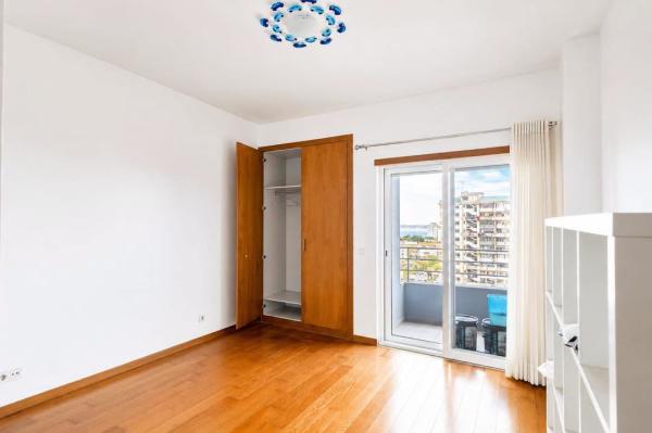 Arrenda-se flat T3 suite com piscina - POLANA