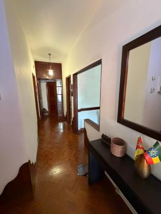 MOBILADA - Arrenda-se flat t3 no 1⁰ andar em predio curto - POLANA