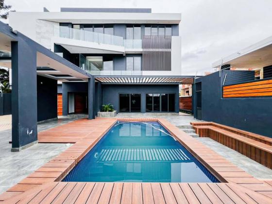 Vende-se moradia T6 com piscina e anexo