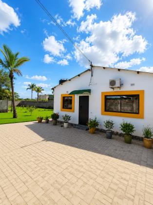 Vende-se Moradia T2 em Mapulene_Bairro Costa do Sol