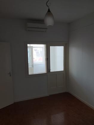 Arrenda-se flat T3 no 3⁰ andar - POLANA