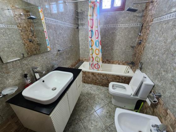 Vende-se moradia T3 climatizada com anexo - MAHOTAS