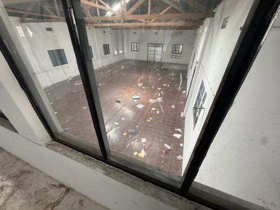 Arrenda-se Armazem com 1.400m² de area - ALTO MAE