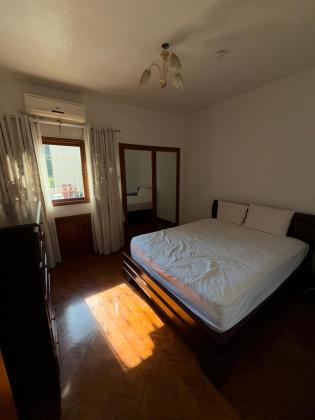 MOBILADA - Arrenda-se flat t3 no 1⁰ andar em predio curto - POLANA