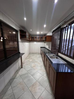 Arrenda-se moradia T6 (3 suites) com piscina e anexo T2 - TRIUNFO