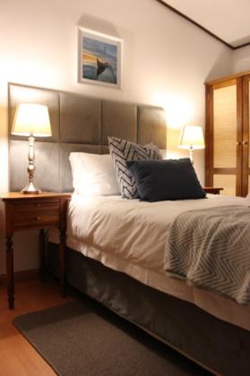 MOBILADA - Vende-se moradia T5 (4 suites) com anexo suite - COOP