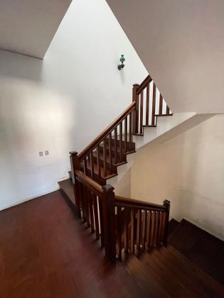 Vende-se moradia T6 com piscina e anexos - SOMMERSCHIELD