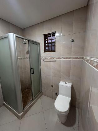 Arrenda-se moradia T6 (3 suites) com piscina e anexo T2 - TRIUNFO