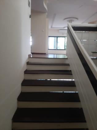 Arrenda-se moradia T7 com piscina - SOMMERSCHIELD
