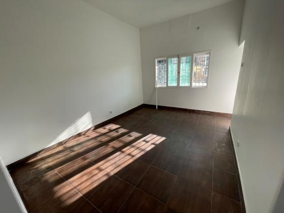 Arrenda-se flat T2 no 2⁰ andar - POLANA