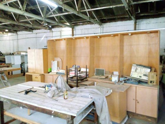 Vende-se armazem com 1.155m² de area e escritorios - AV. ANGOLA