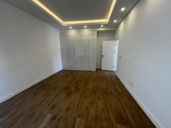 Arrenda-se moradia T5 (5 suites) com piscina - TRIUNFO