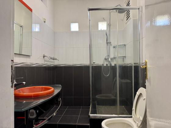 MOBILADA - arrenda-se flat T3 em andar baixo - POLANA