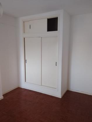 Arrenda-se flat T3 no 3⁰ andar - POLANA