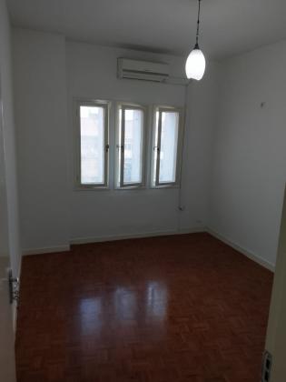 Arrenda-se flat T3 no 3⁰ andar - POLANA