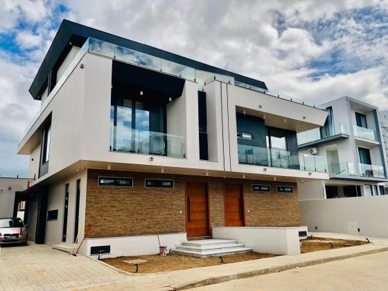 Vende-se moradia geminada T4 (3 suites) com piscina