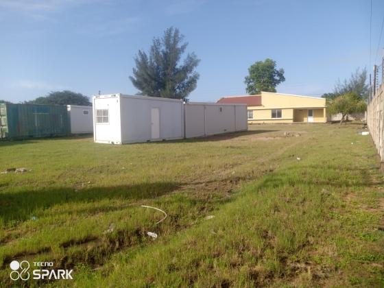 Infraestrutura comercial completa em 3hectares - MALHAMPSENE