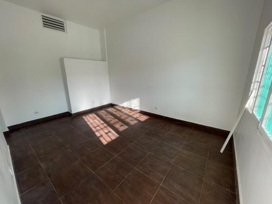 Arrenda-se flat T2 no 2⁰ andar - POLANA