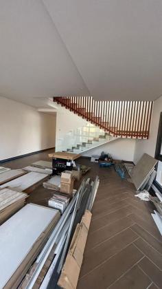 Vende-se moradia geminada T6 (3suites) com piscina e anexo