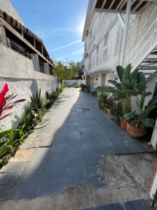 Vende-se moradia T6 com piscina e anexos - SOMMERSCHIELD