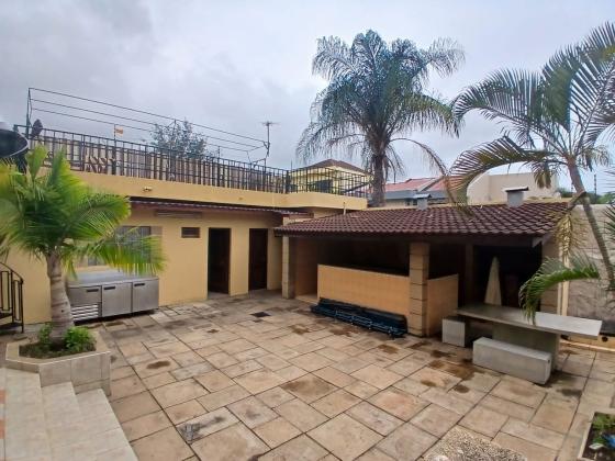 Vende-se moradia T6 (6 suites) com piscina e anexo - SOMMERSCHIELD II