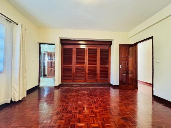 Vende-se moradia T4 com piscina e anexo - SOMMERSCHIELD