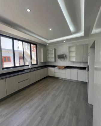 Vende-se moradia T5 (4 suites) com anexo - TRIUNFO