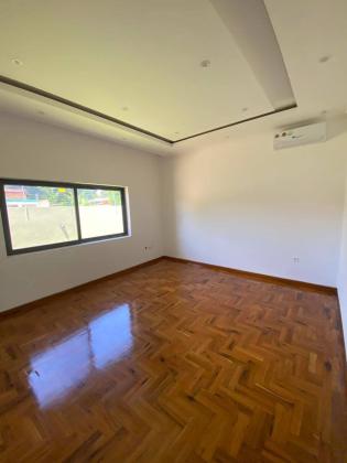 Vende-se moradia T3 (2 suites) com piscina e anexo - CIDADE DA MATOLA