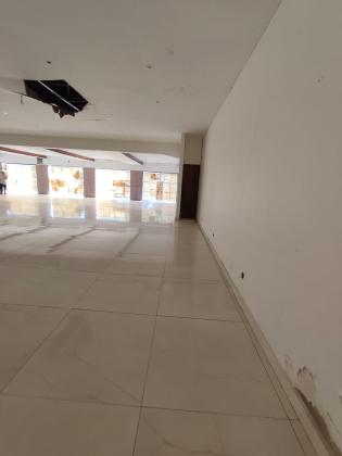 Arrenda-se escritorio/loja (R/C) com 850m² de area - BAIXA