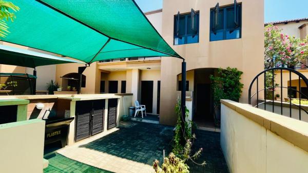 Vendo moradia T3 com piscina - AV. MARGINAL