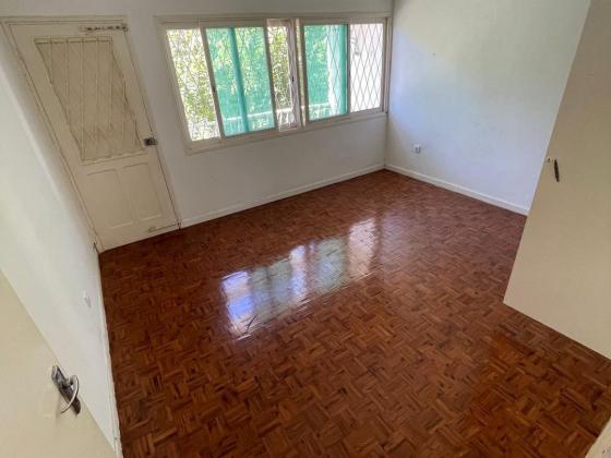 Vende-se moradia T4 suite com piscina - SOMMERSCHIELD
