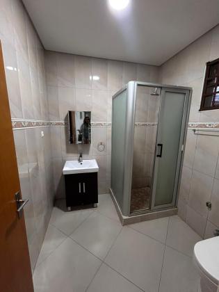 Arrenda-se moradia T6 (3 suites) com piscina e anexo T2 - TRIUNFO