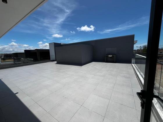 Arrenda-se moradia T5 (5 suites) com piscina - TRIUNFO