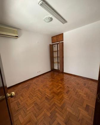Arrendam-se 2 moradias geminadas T4 com anexo - SOMMERSCHIELD