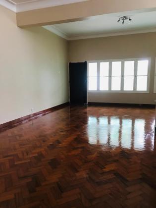 Arrenda-se moradia T4 com anexo - SOMMERSCHIELD