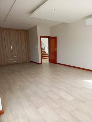 Vende-se moradia T5 (5 suites) com piscina e anexo