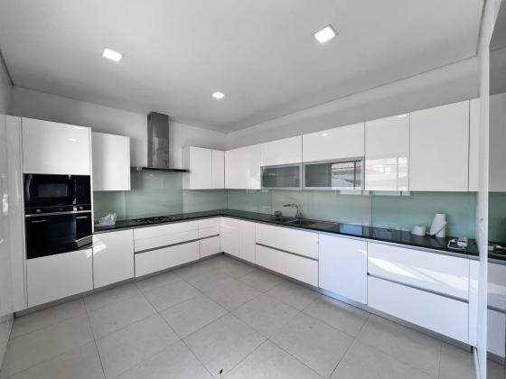 Vende-se moradia T5 (4 suites) com piscina e anexo