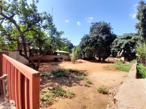 Vivenda T2 com barraca num terreno de 900m² - FOMENTO