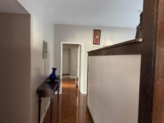 MOBILADA - arrenda-se flat T3 em andar baixo - POLANA