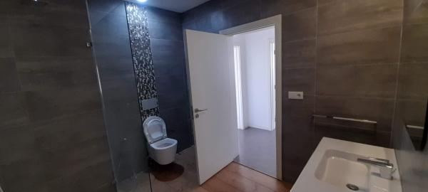 Arrenda-se flat T3 suite com piscina, ginasio e campo misto - 30s DA PRAIA