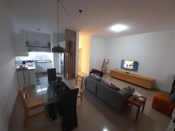 Vende-se flat T2 suite com estacionamento - 5min DA PRAIA