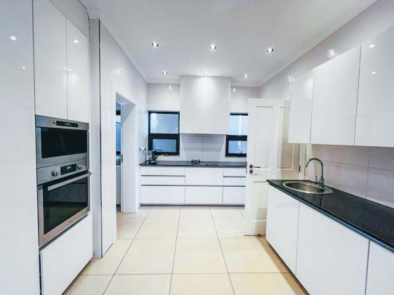 Arrenda-se moradia T4 (4 suites) com piscina e gerador - TULIPAS