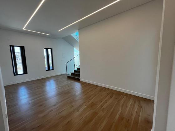 Arrenda-se moradia T5 (5 suites) com piscina - TRIUNFO