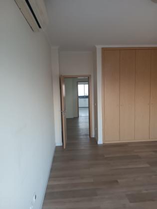Arrenda-se flat T3 suite em predio novo - POLANA