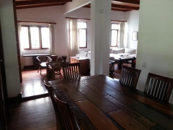 Vende-se moradia num terreno com 1.280 de area - POLANA