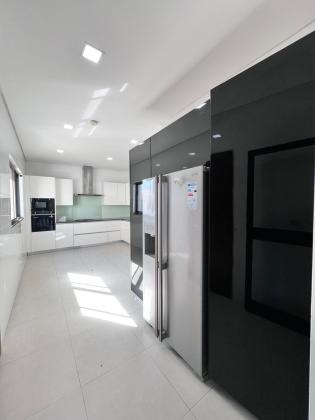 Vende-se moradia T5 (4 suites) com piscina e anexo